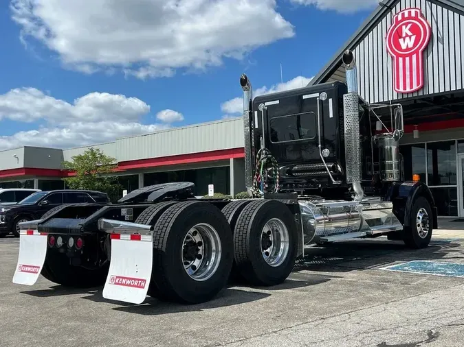 2025 Kenworth W900