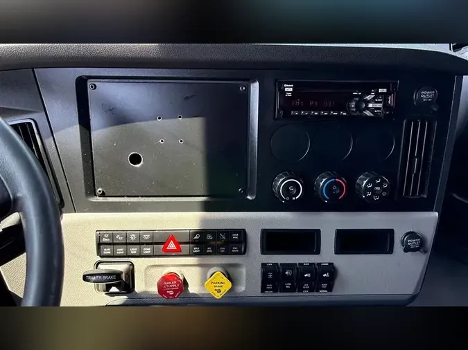 2021 FREIGHTLINER CA126