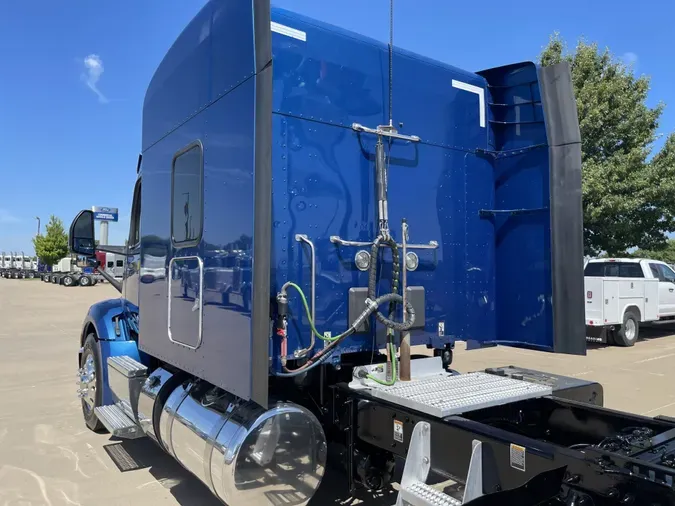 2023 Peterbilt 579