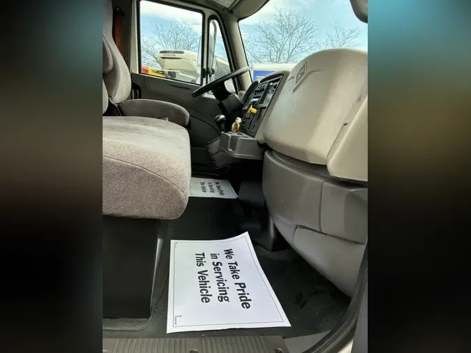 2019 NAVISTAR INTERNATIONAL 4300