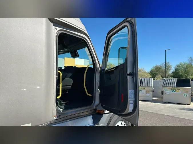 2024 Freightliner Cascadia 126