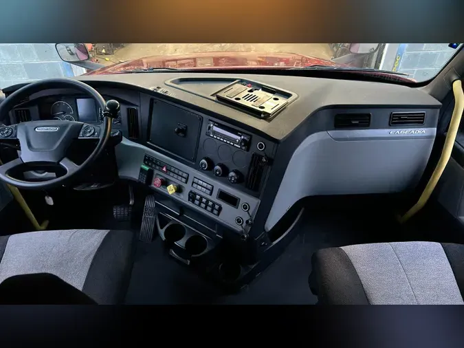 2022 Freightliner Cascadia 126