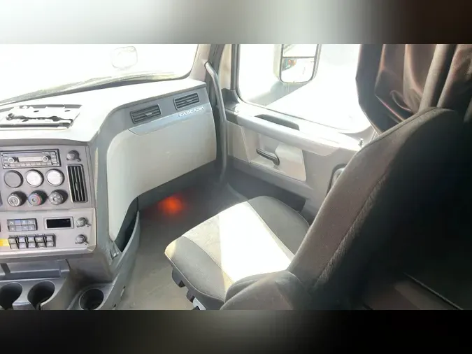 2020 Freightliner Cascadia 126