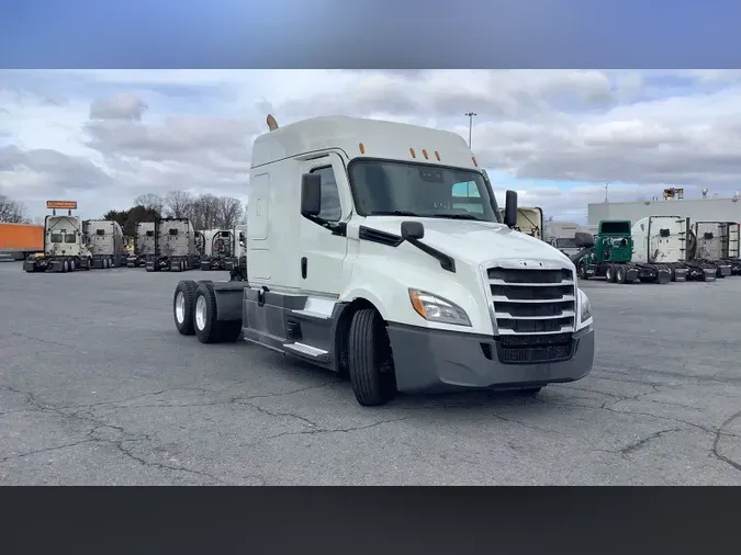 2021 Freightliner Cascadia 126ce999f9f75d1611d70cfc905f7dbc388