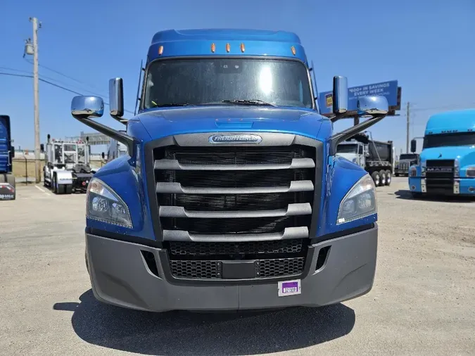 2021 FREIGHTLINER Cascadia 126