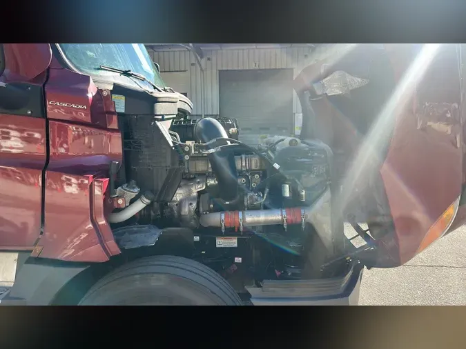 2021 Freightliner Cascadia 126