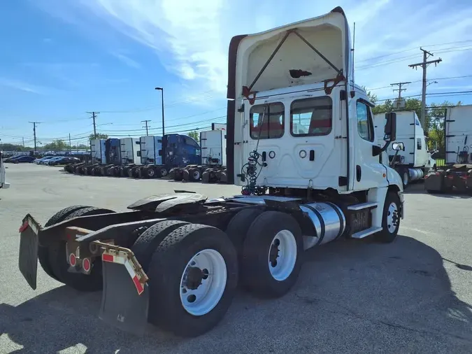 2018 FREIGHTLINER/MERCEDES CASCADIA 125cea5ee233514cff34119b7e699bb737b