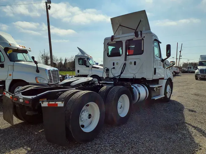 2019 FREIGHTLINER/MERCEDES NEW CASCADIA 126