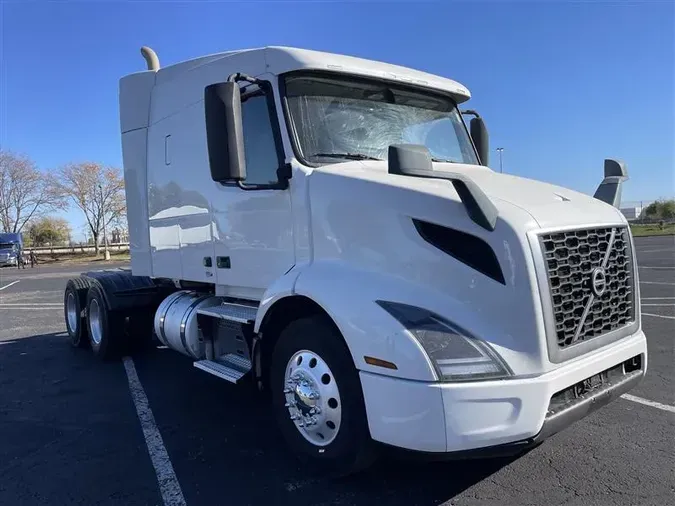 2020 VOLVO VNR640