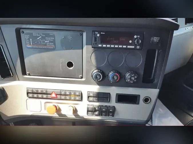 2022 FREIGHTLINER CA126