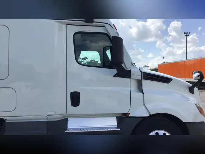 2022 Freightliner Cascadia 126ceb0d7fec0f4aad7731c3ae08f885e3f