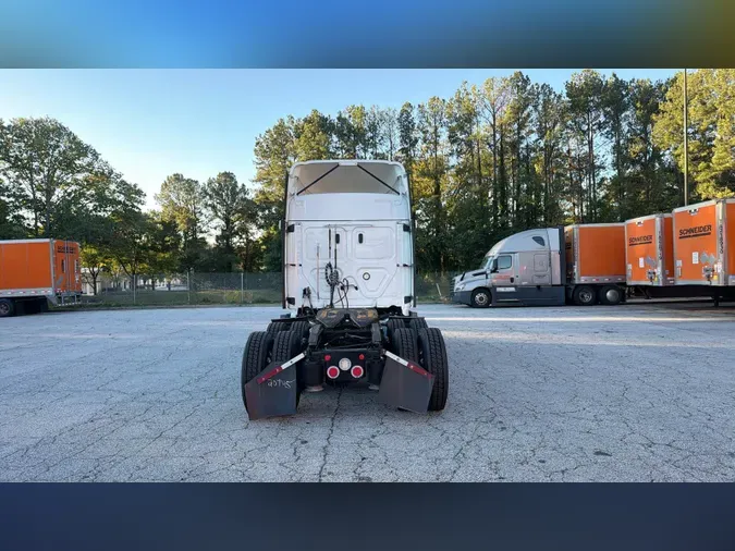 2021 Freightliner Cascadia 126