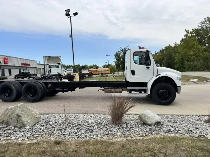 2020 Freightliner Business Class M2 106