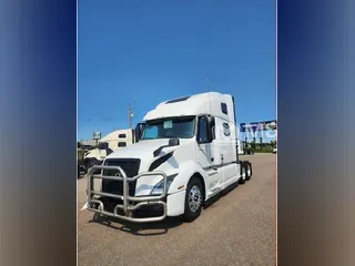 2025 VOLVO VNL64T860