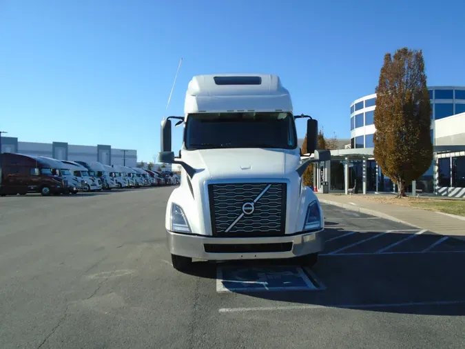 2020 VOLVO VNL64T760