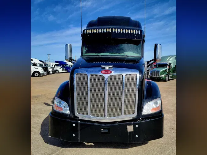 2021 Peterbilt 579ceb58f17ab775cd7f1b3bb82a8575688
