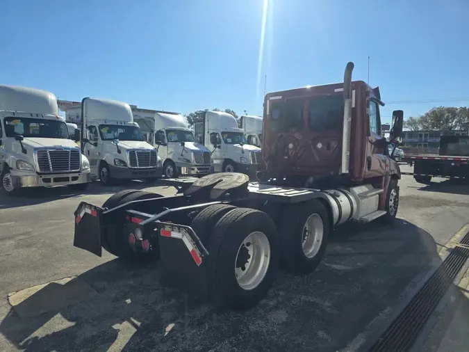 2019 FREIGHTLINER/MERCEDES CASCADIA 125