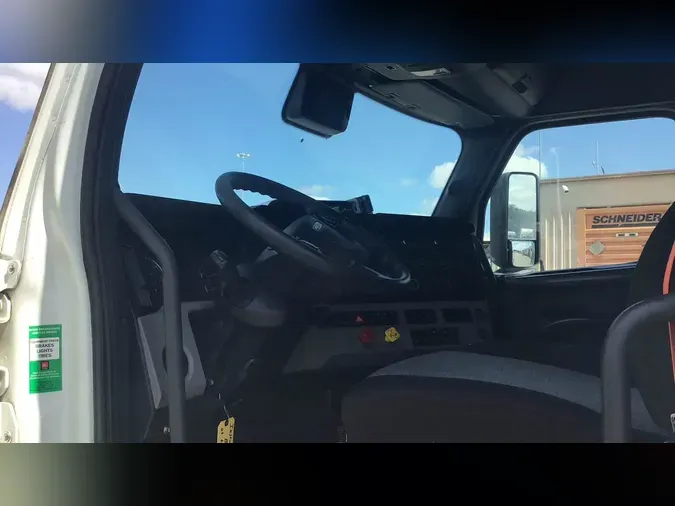2021 Freightliner Cascadia 126