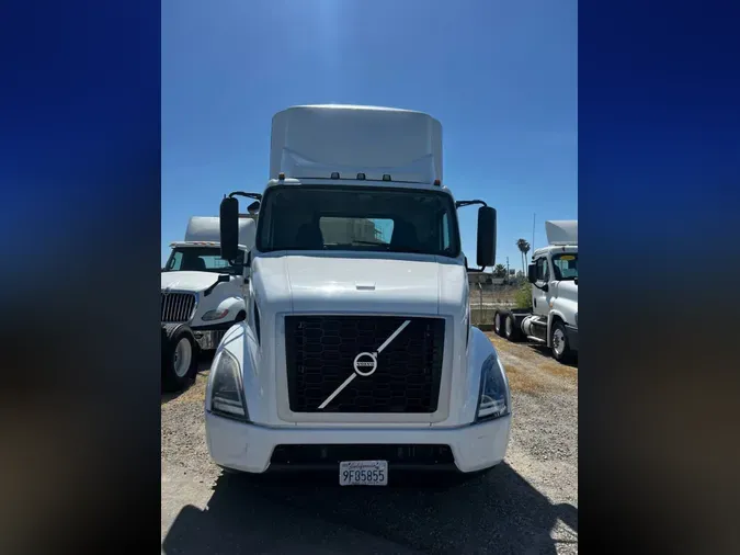 2018 VOLVO VNL64T-300