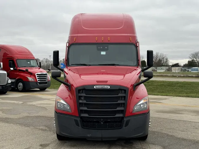 2022 FREIGHTLINER Cascadia 126