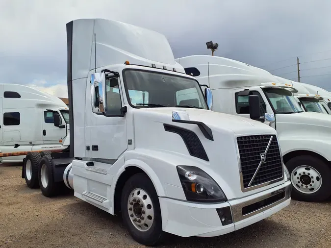 2017 VOLVO VNL64TRACTOR