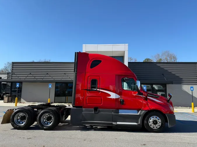 2020 Freightliner Cascadia 126