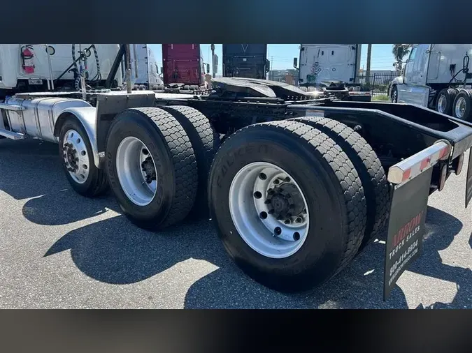 2020 MACK GR64BT