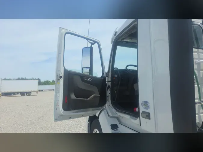 2020 Volvo VNL300