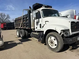 2005 MACK GRANITE CV713