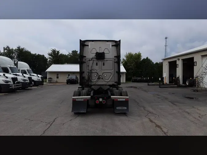 2022 Freightliner Cascadia 126cecb80de5fde82b803703f5b10e2e002