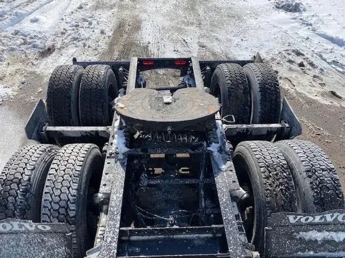 2023 Volvo VNR64T400