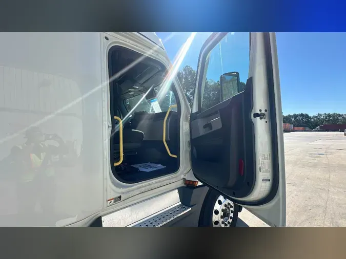 2022 Freightliner Cascadia 126