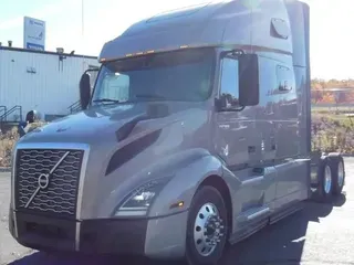 2021 VOLVO VNL760