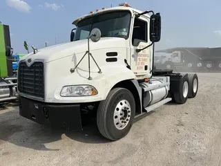 2005 MACK VISION CXN613