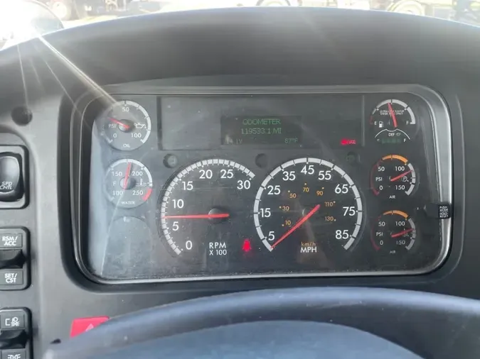 2018 FREIGHTLINER M2 106