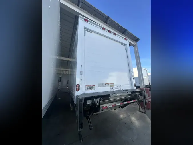 2018 FREIGHTLINER/MERCEDES M2 106