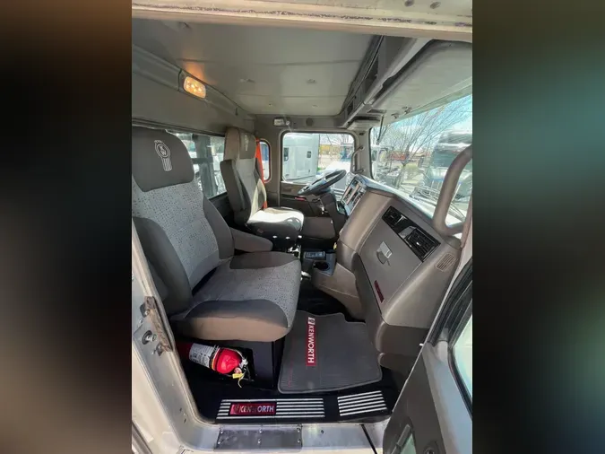 2015 Kenworth T440cee00acb16c47fc4ffdccd3cc5fe304b