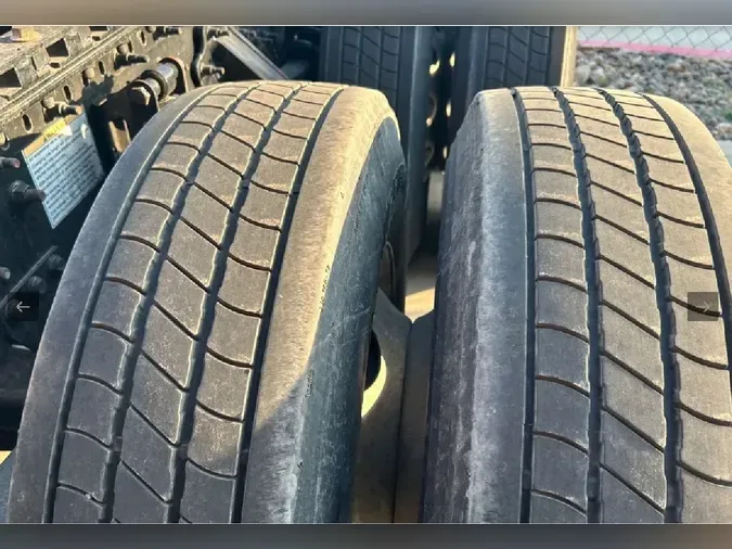 2022 VOLVO VNL64T760