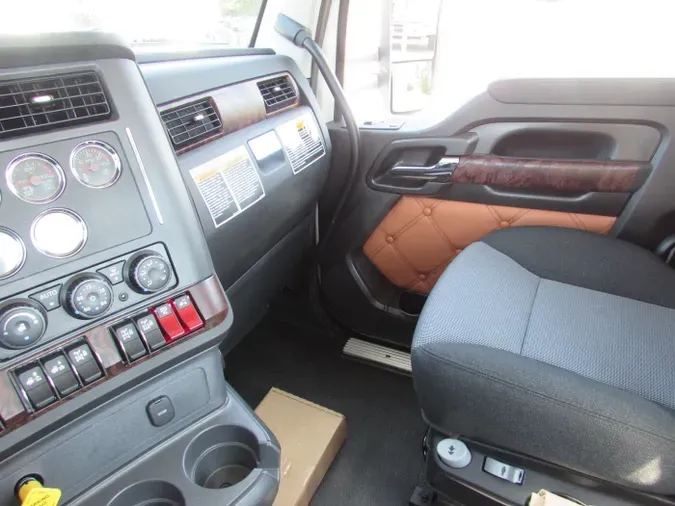 2026 Kenworth T880cee9fe33c95ae9ed5c61abb26fff2035