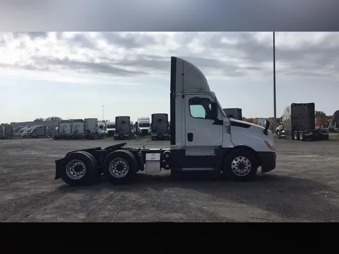 2020 Freightliner Cascadia 126ceef1fa539b1f00eadbe603dfcf9fa65