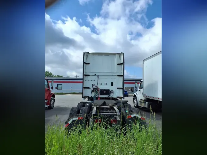 2019 NAVISTAR INTERNATIONAL LT625 SLPR CAB