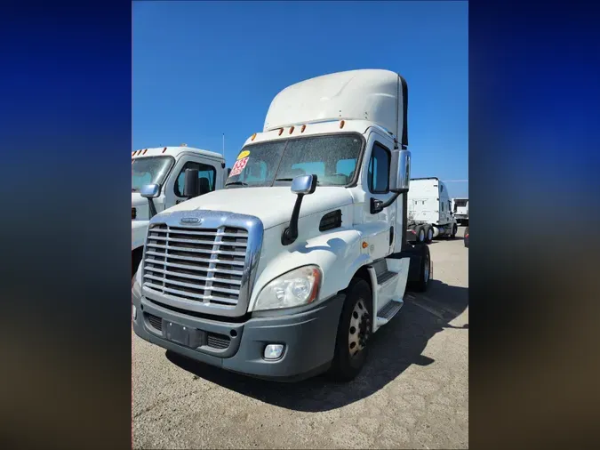 2015 FREIGHTLINER/MERCEDES CASCADIA 113