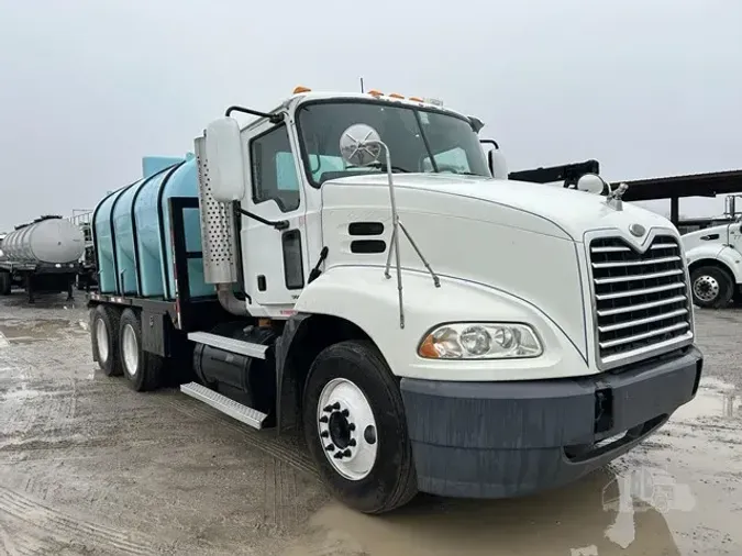 2005 MACK VISION CXN613