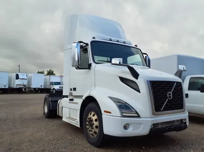 2019 VOLVO VNR42T 300