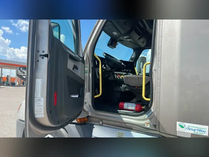 2022 Freightliner Cascadia 126