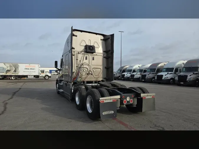 2022 Freightliner Cascadia 126cf0c05bd678e03618470e30751250c5e