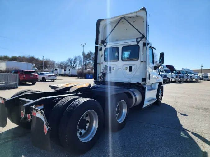 2016 FREIGHTLINER/MERCEDES CASCADIA 125