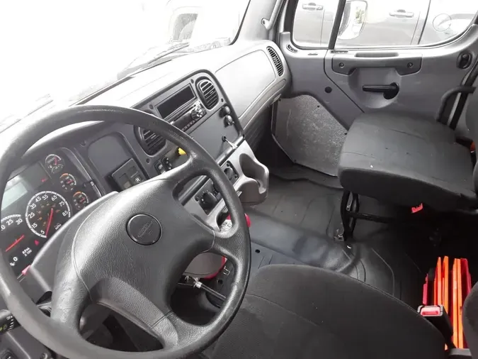 2018 FREIGHTLINER M2 106
