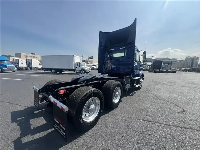 2020 VOLVO VNR300