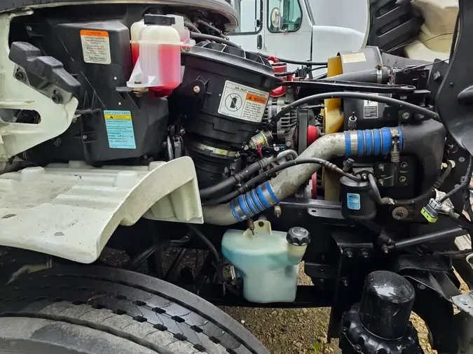 2018 FREIGHTLINER M2 106